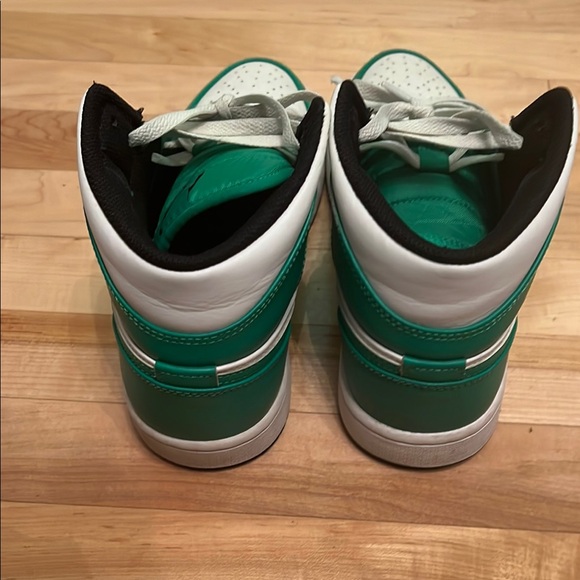 Mens Pre-owned Size 8 Nike Air Jordan 1 Mid - Green and White Sneakers. - Picture 4 of 7